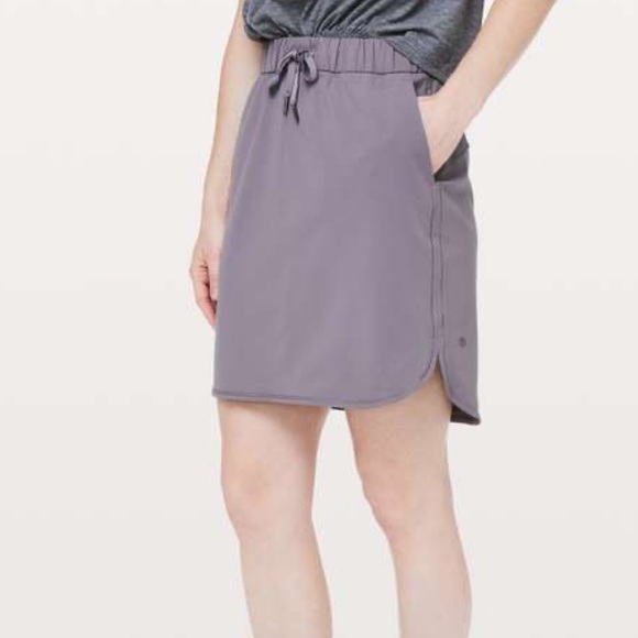 lululemon athletica Dresses & Skirts - Lululemon On The Fly Skirt *21"